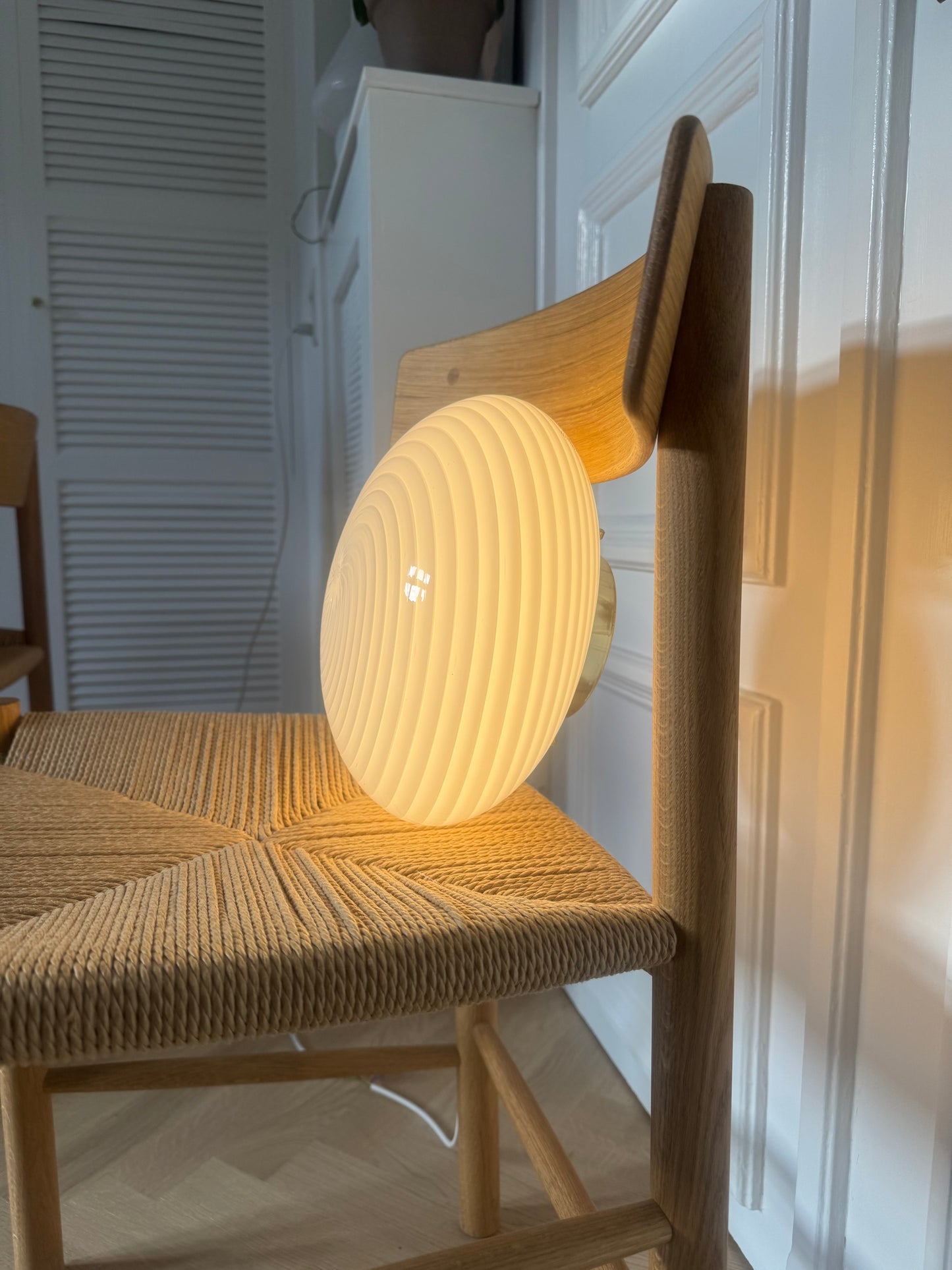 Vintage Murano plafond med hvid klassisk swirl og original sticker, 27 cm