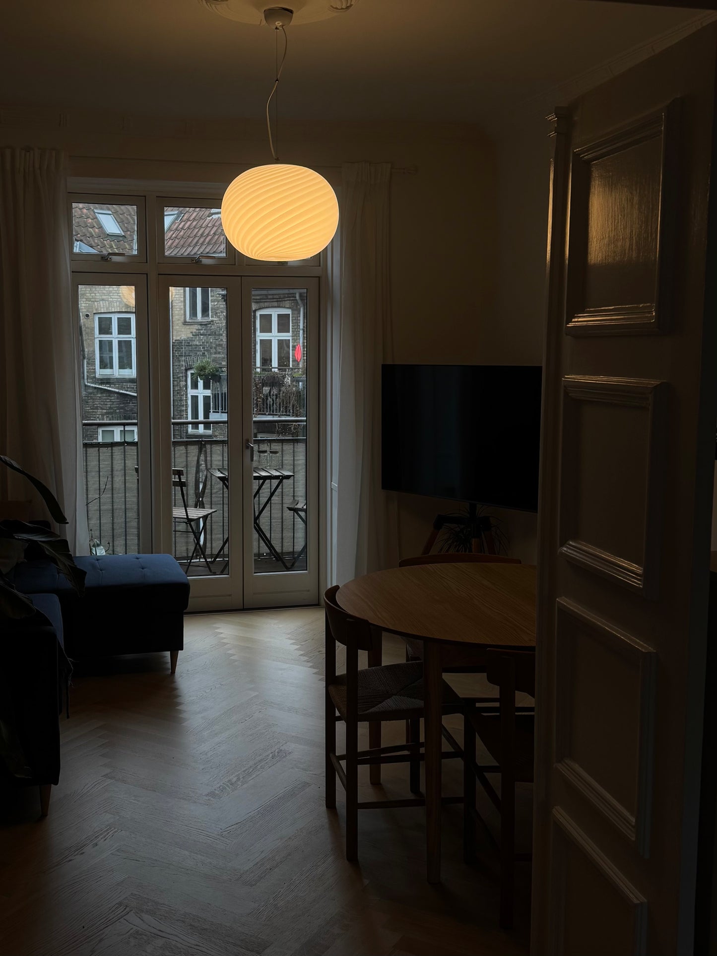 White vintage oval Murano ceiling lamp, 40 cm