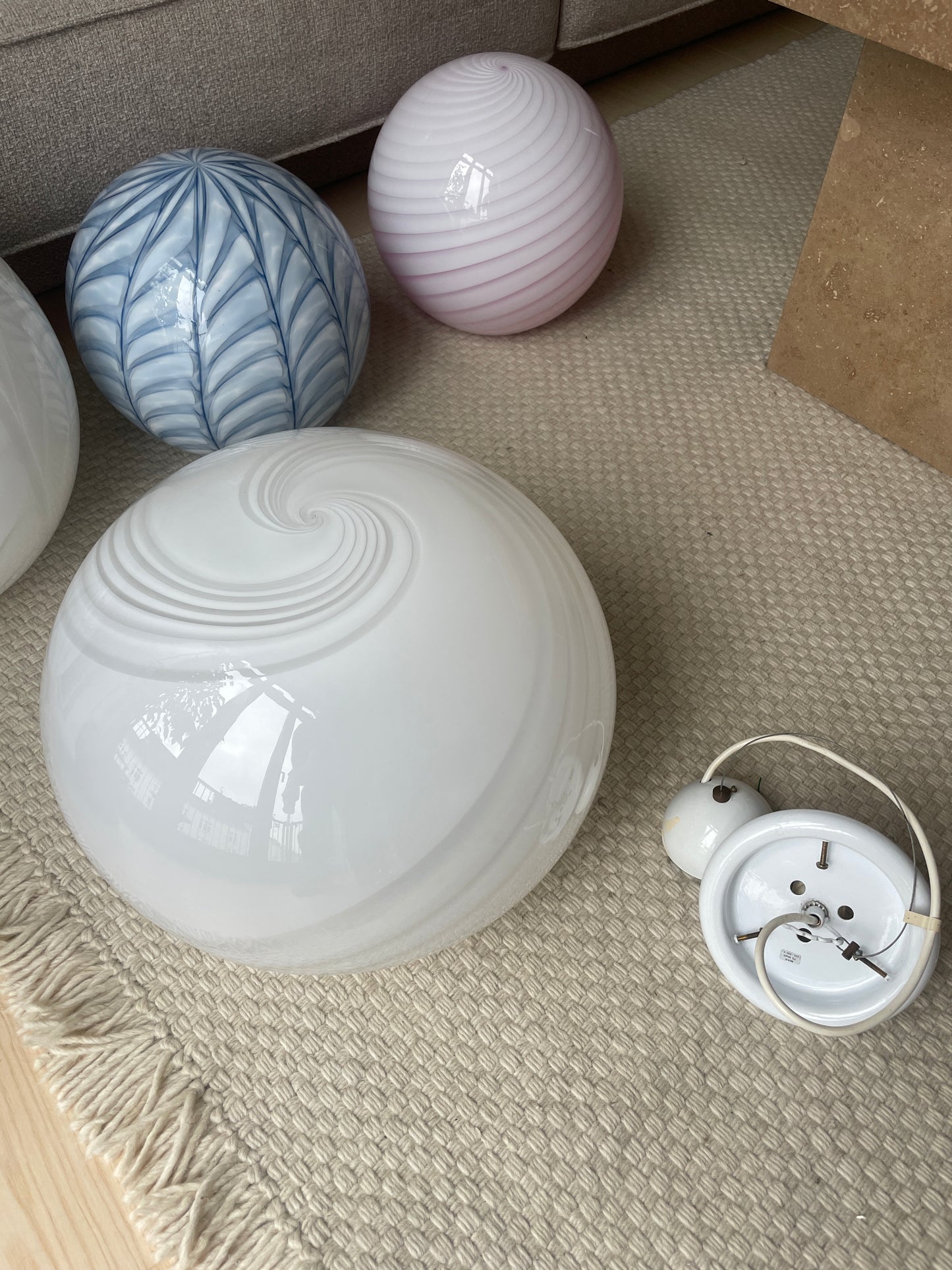 Murano pendel oval og i klassisk hvid 6-swirl, 40 cm