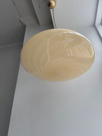 Klokkeformet Murano pendel i gul swirl, 45 cm