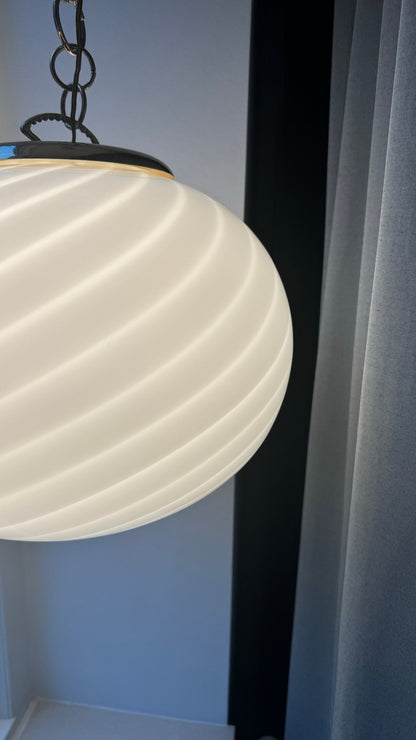 Murano oval pendant with white swirl, 40 cm