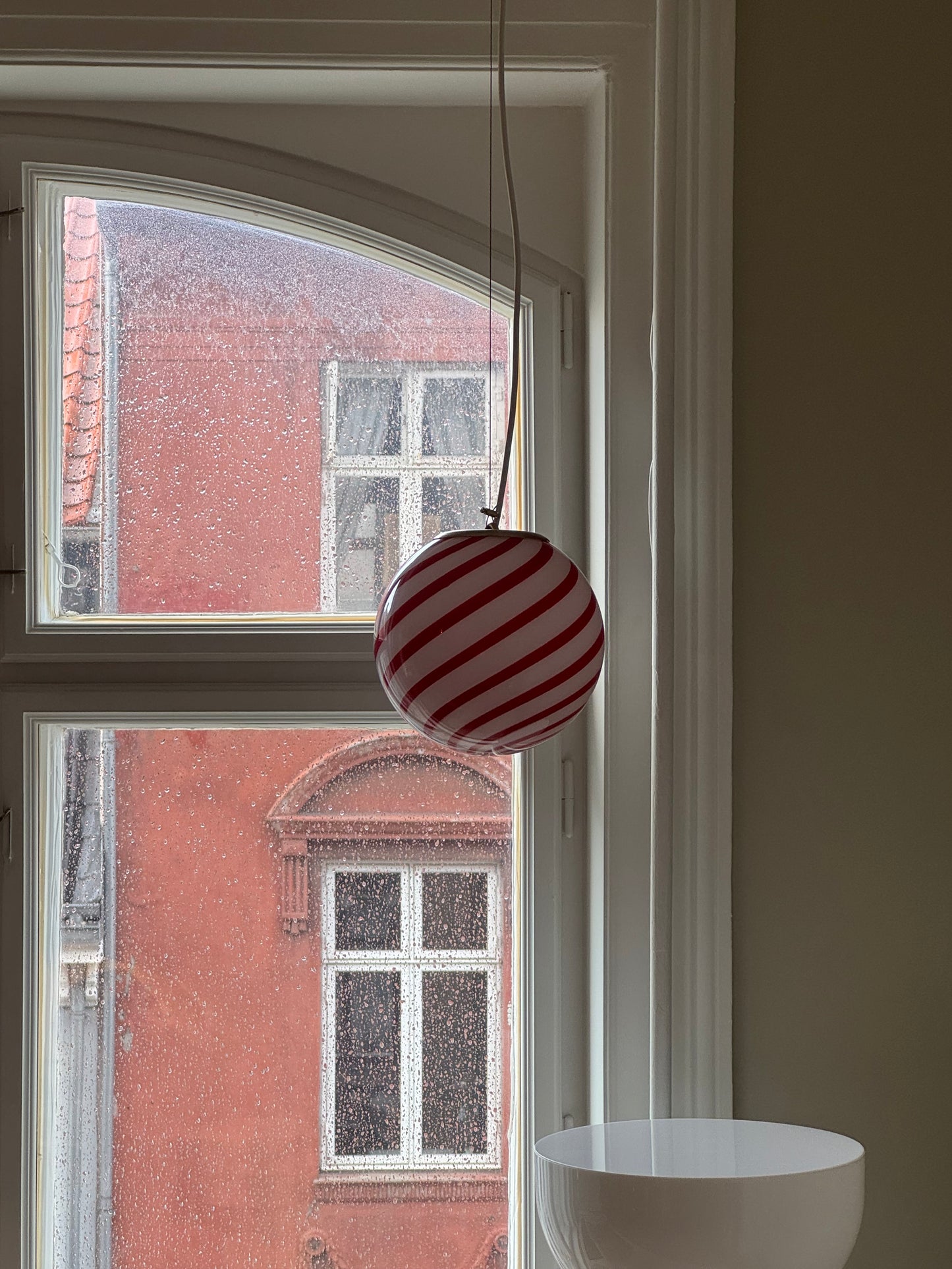 Murano candy pendel rød og hvid swirl, 20 cm (På forespørgsel)