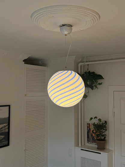 Murano rund pendel med blå swirl, 30 cm