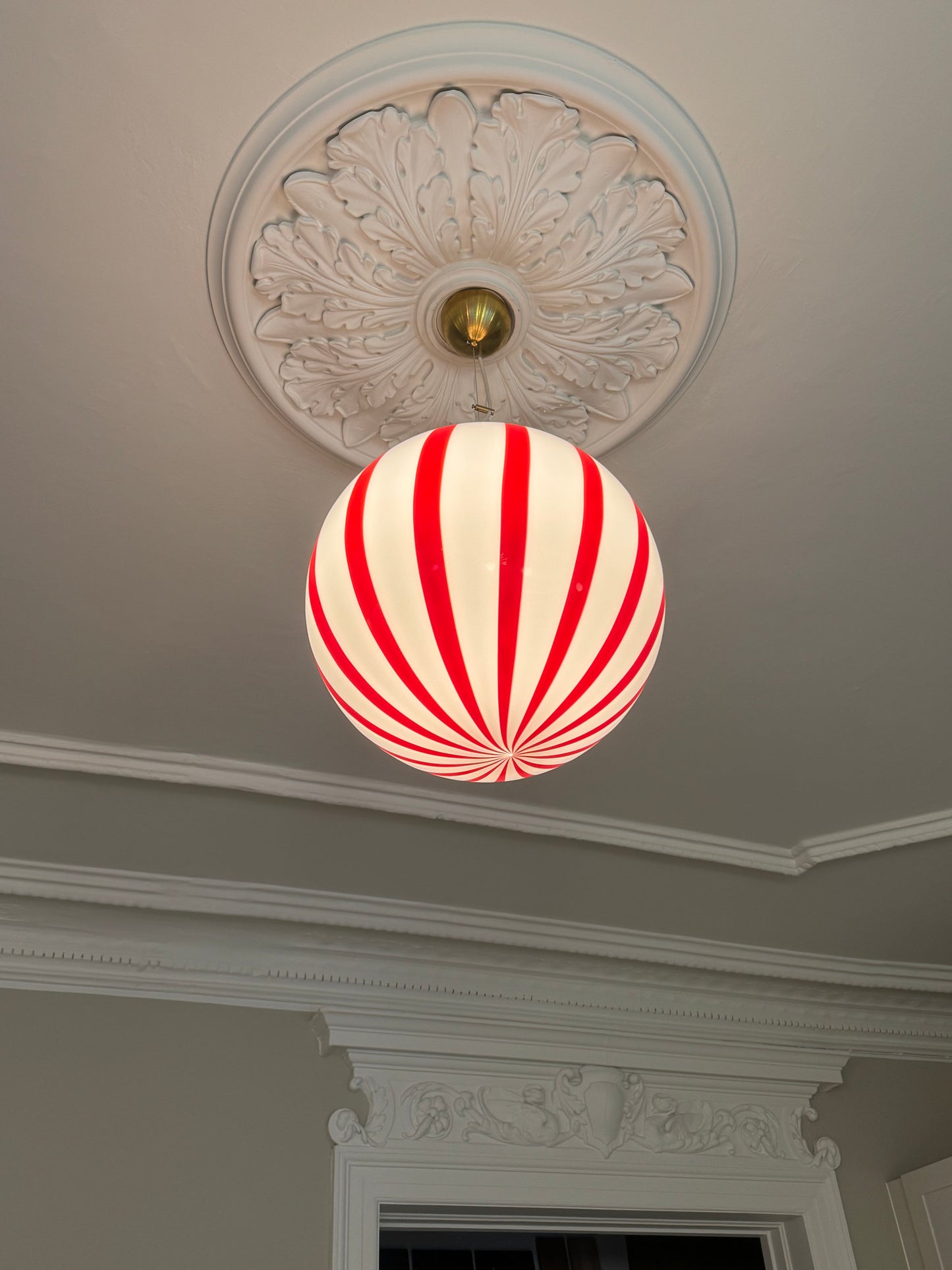 Murano candy pendel rød/hvid swrl, 40 cm (på forespørgsel)