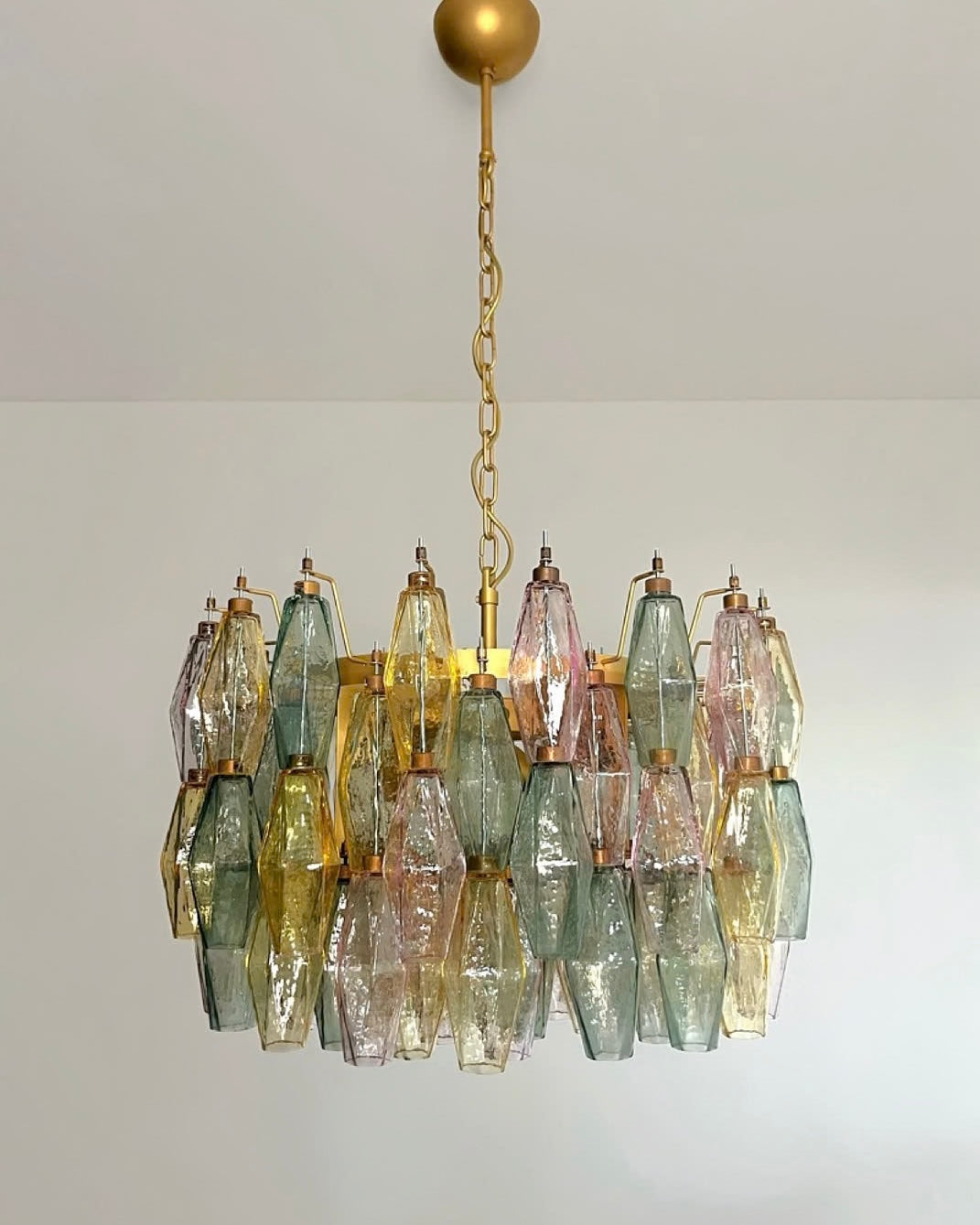 Murano lysekrone | Poliedri | 107 glas | Grøn/lyserød/gul