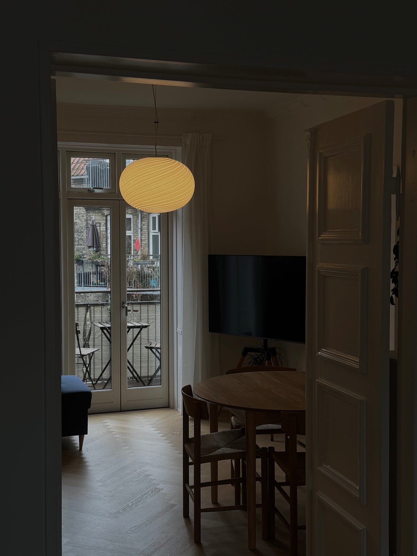 Murano pendel oval og i klassisk hvid swirl, 44 cm