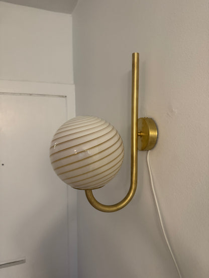 Murano wall lamp with cream-colored swirl glass
