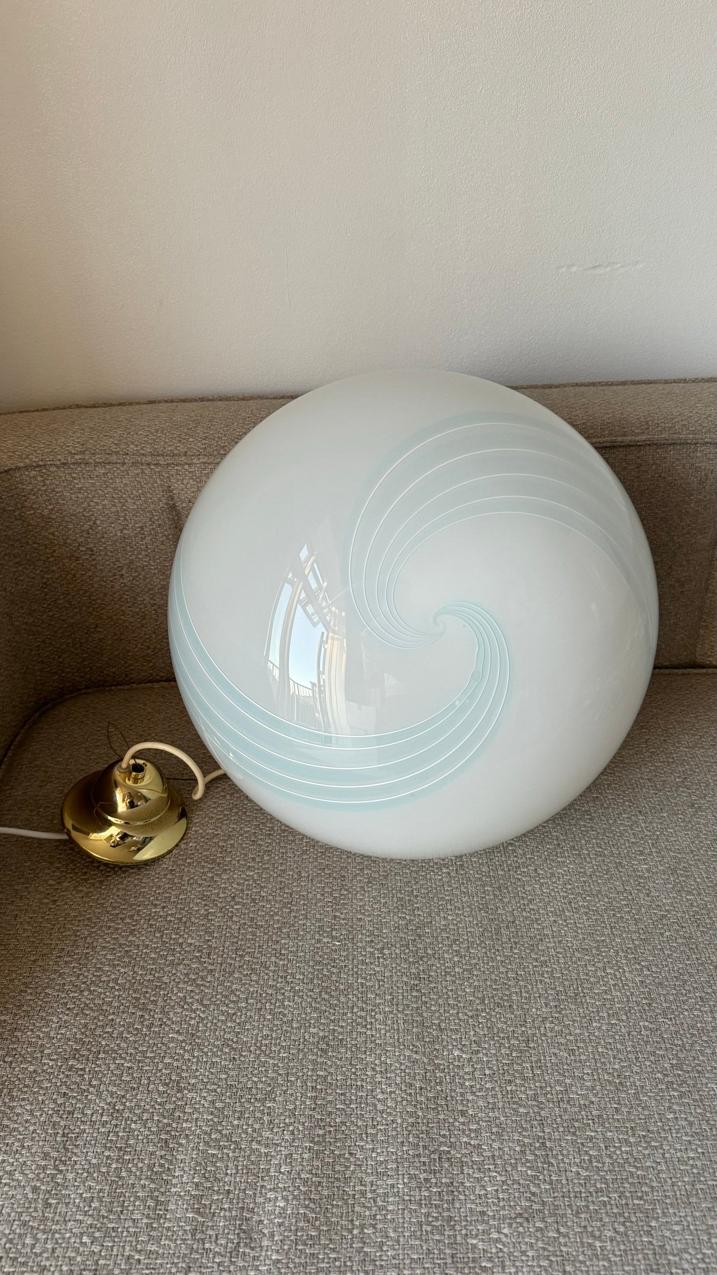 Hvid Murano pendel med flot blå swirl, 40 cm