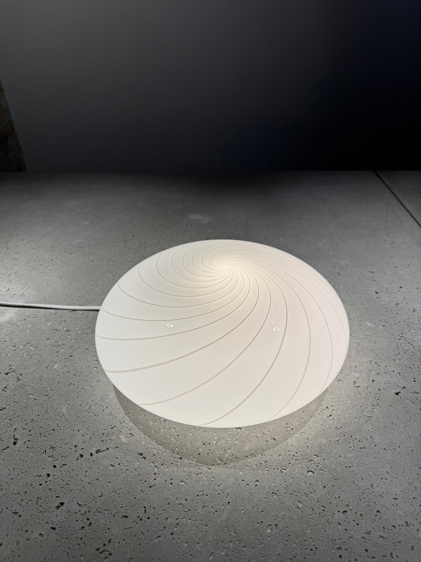 Smuk vintage Murano plafond med hvid swirl, 30 cm