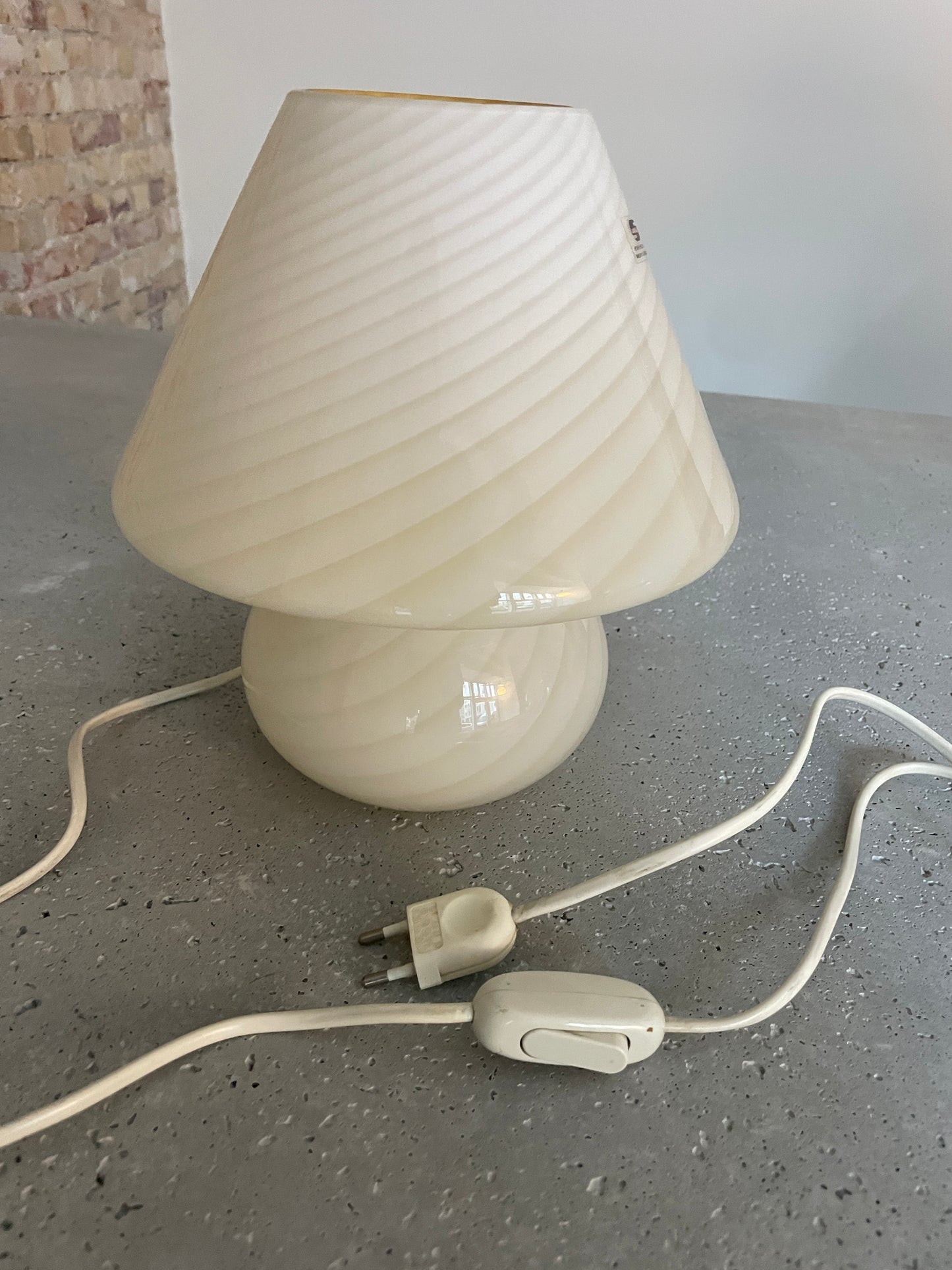 Murano mushroom with cream swirl, 27 cm