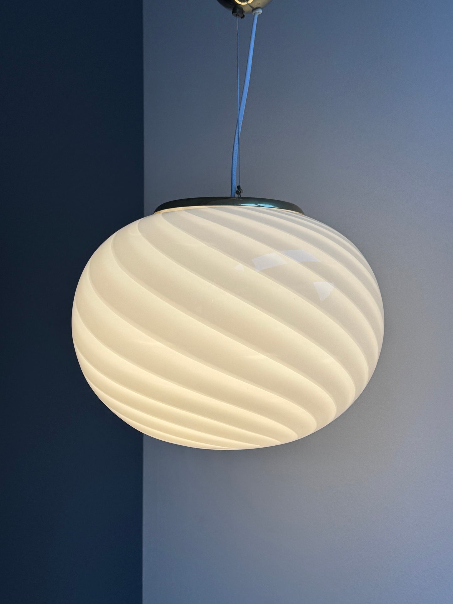 Oval white vintage Murano pendant lamp, 38 cm