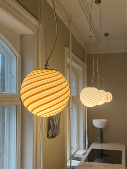 Round Murano pendant with yellow swirl, 20 cm