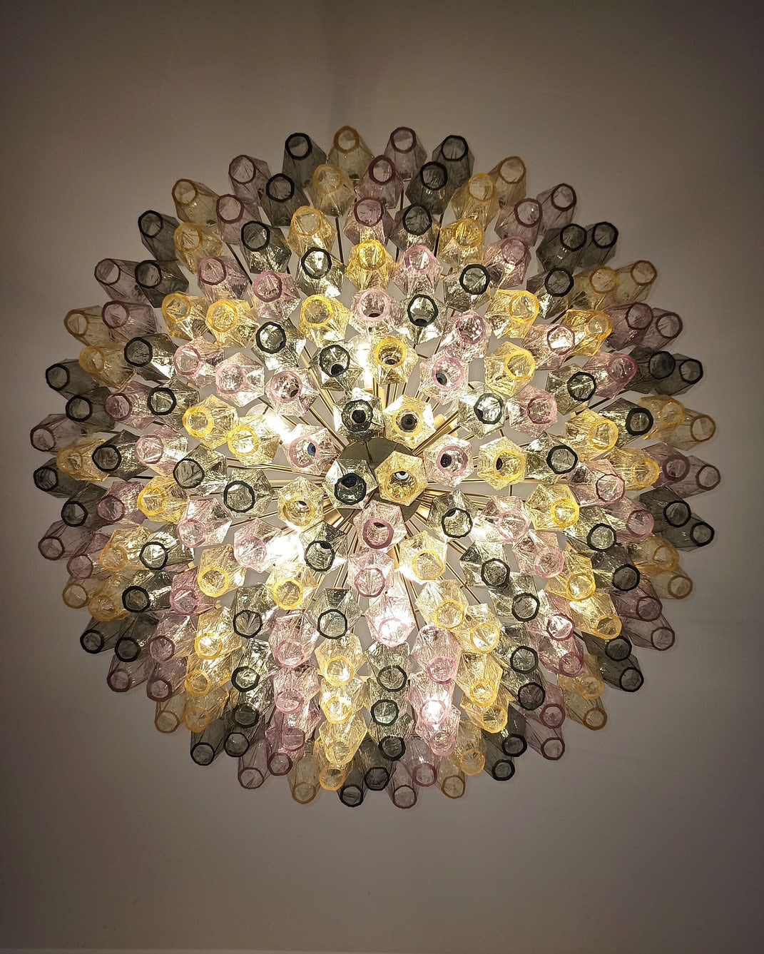 Murano chandelier | Poliedri | 185 glasses | Green/pink/yellow