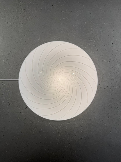 Smuk vintage Murano plafond med hvid swirl, 30 cm