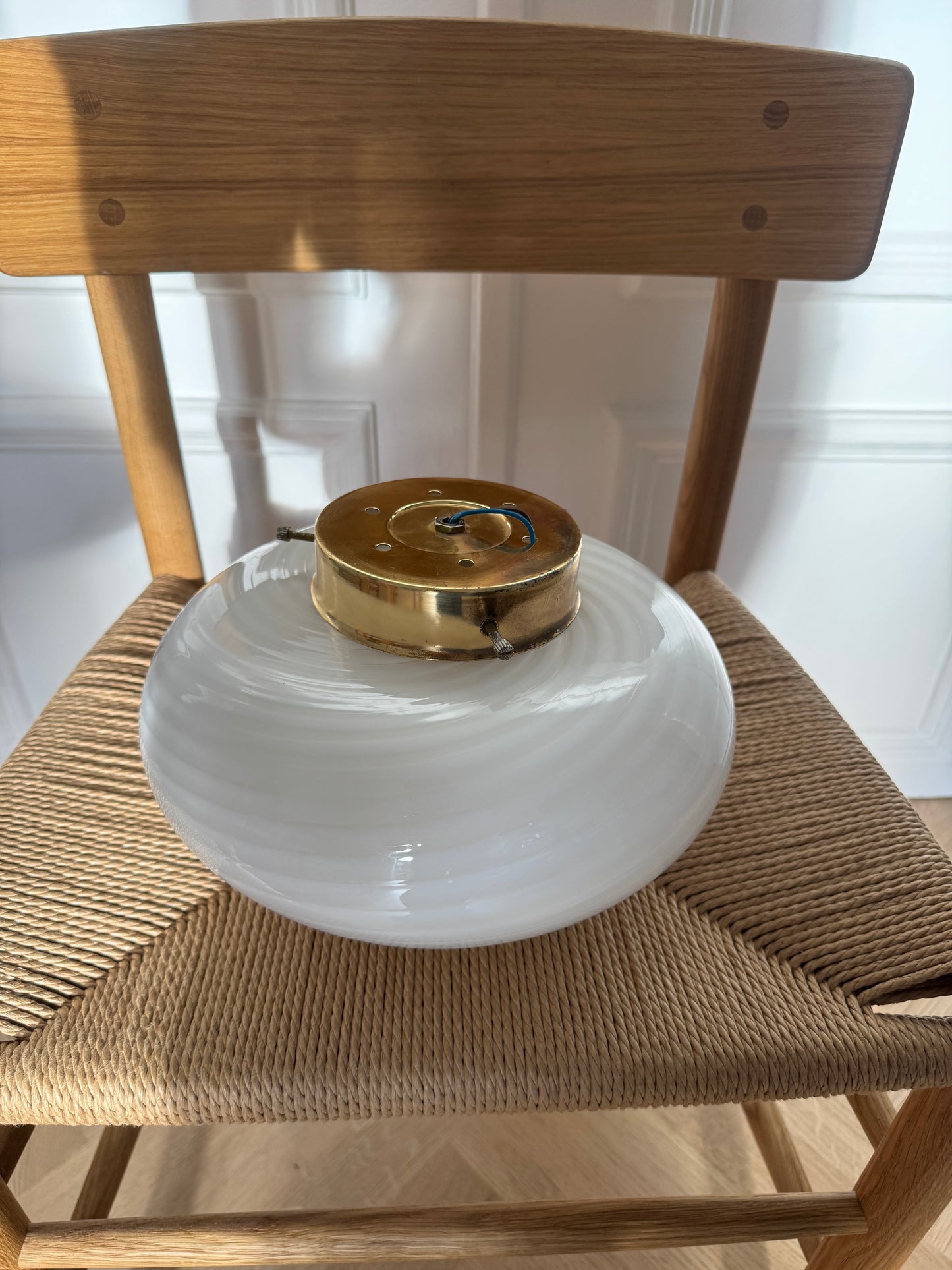 Vintage Murano plafond med hvid klassisk swirl og original sticker, 27 cm