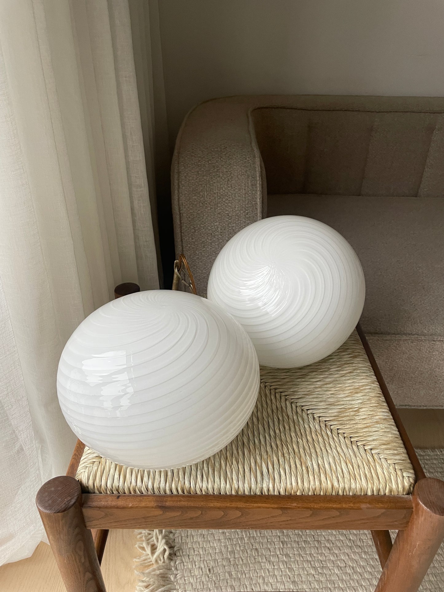 Murano oval pendel med klassisk hvid swirl og original sticker, 21 cm, et sæt