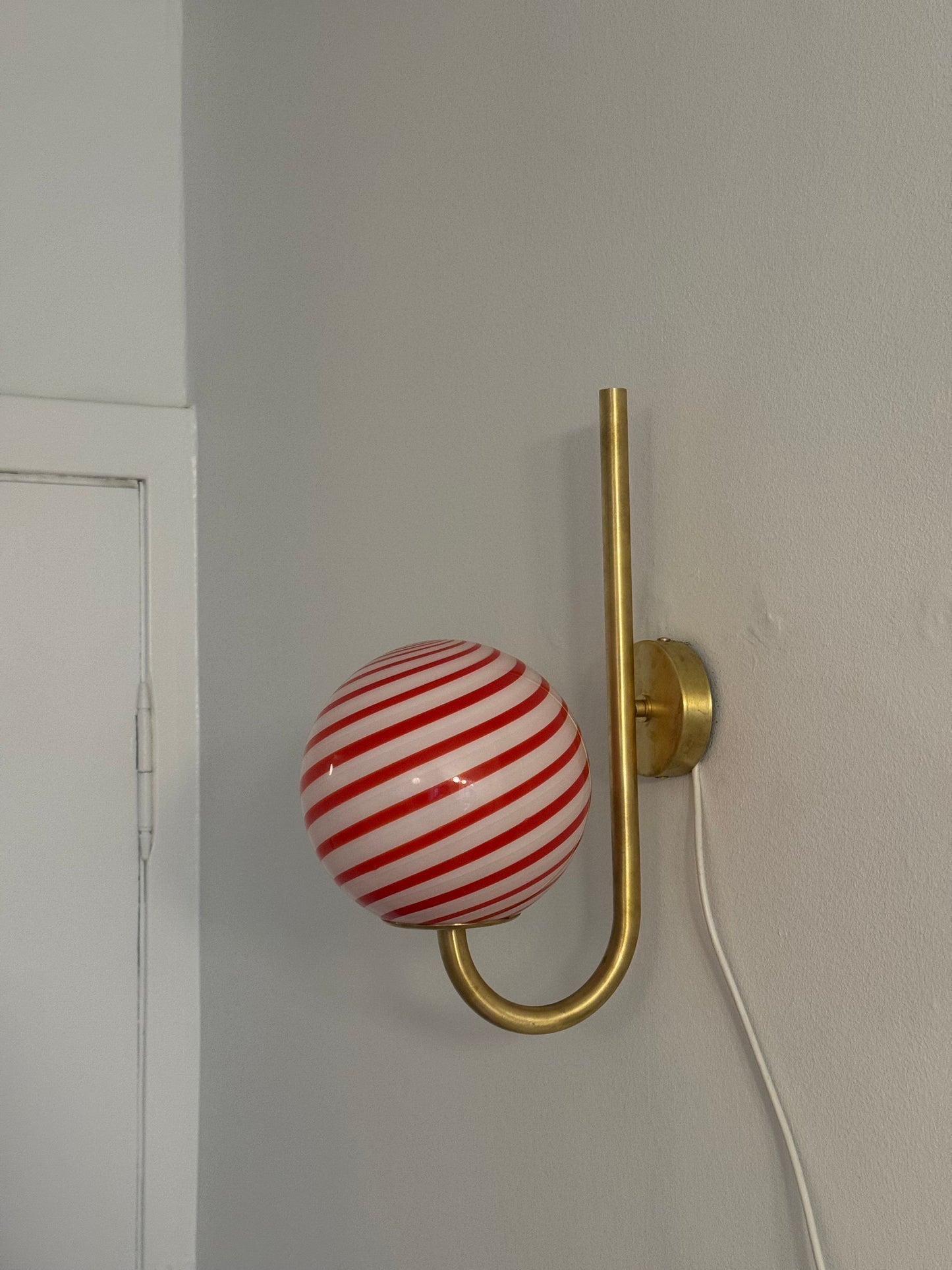 Murano væglampe i rød swirl, 43 cm høj