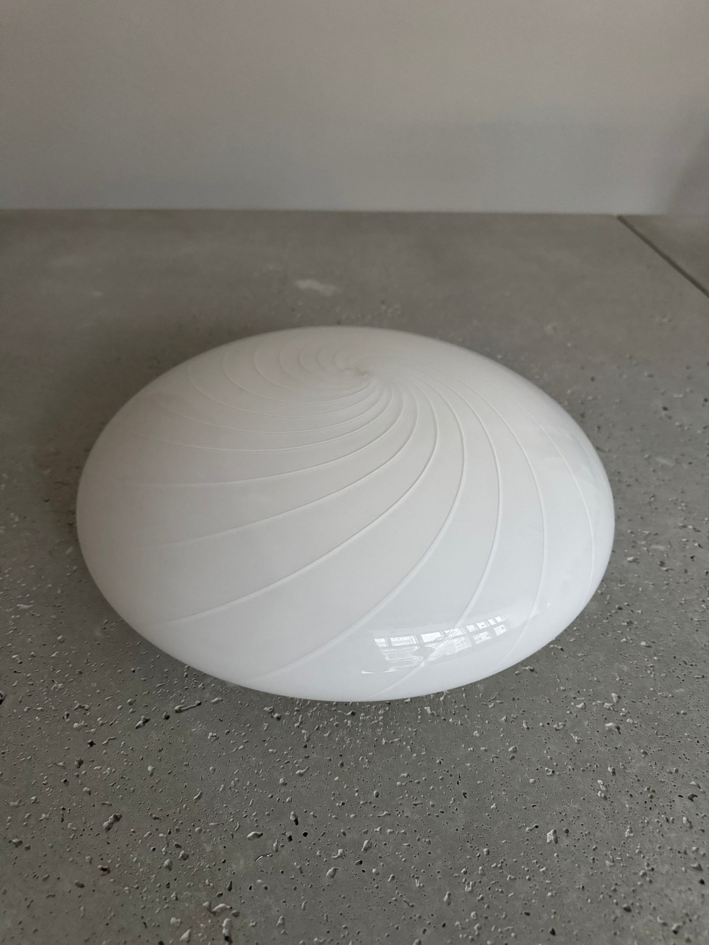 Smuk vintage Murano plafond med hvid swirl, 30 cm