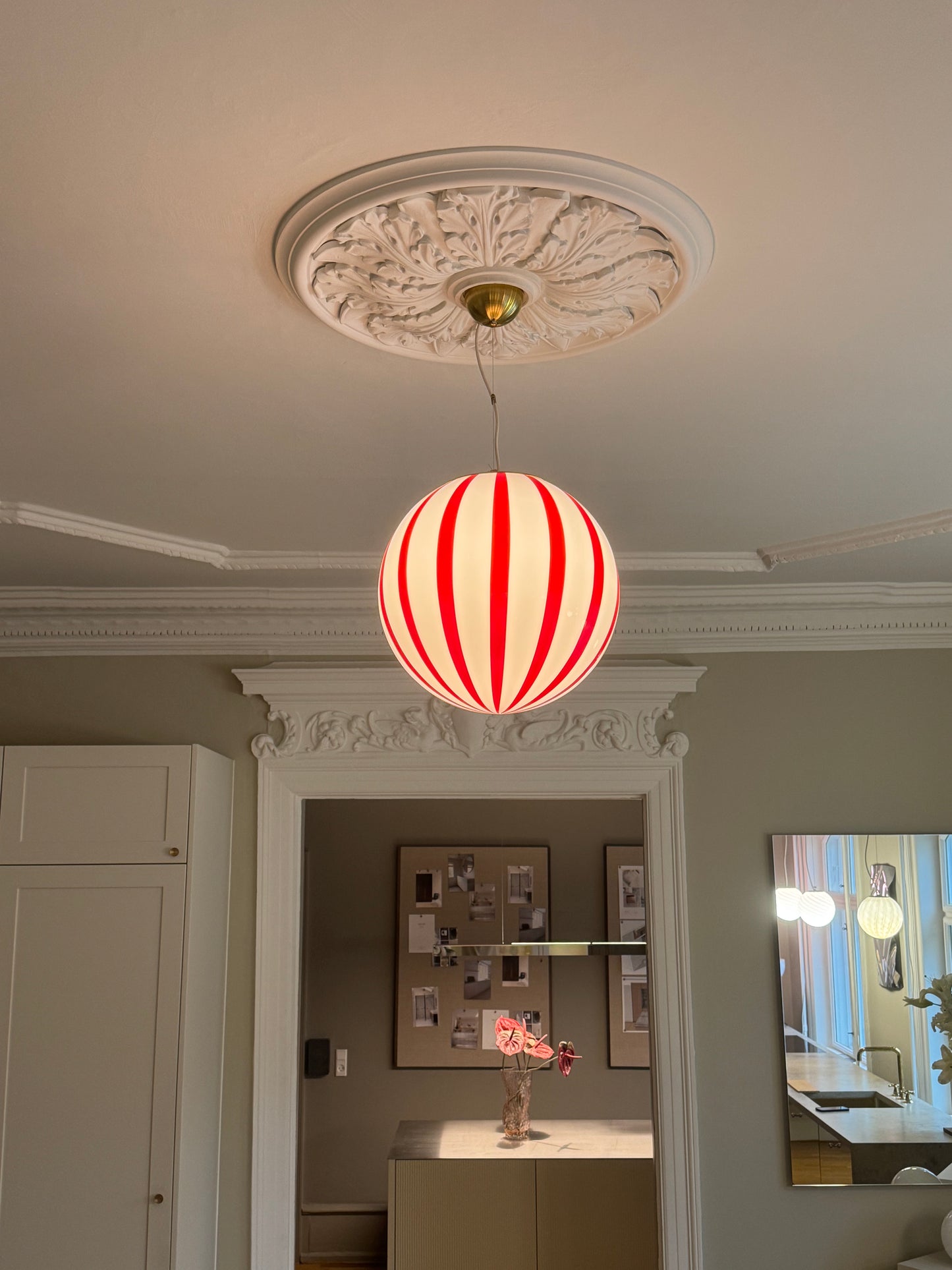 Murano candy pendel rød/hvid swrl, 40 cm (på forespørgsel)