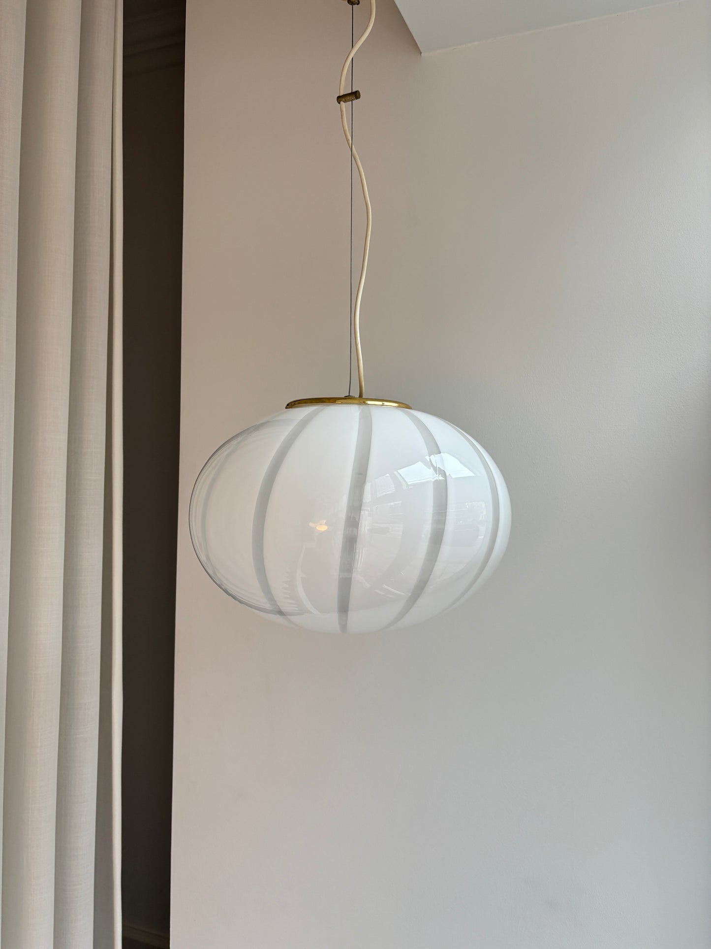 Hvid Murano pendel med messing top, 38 cm