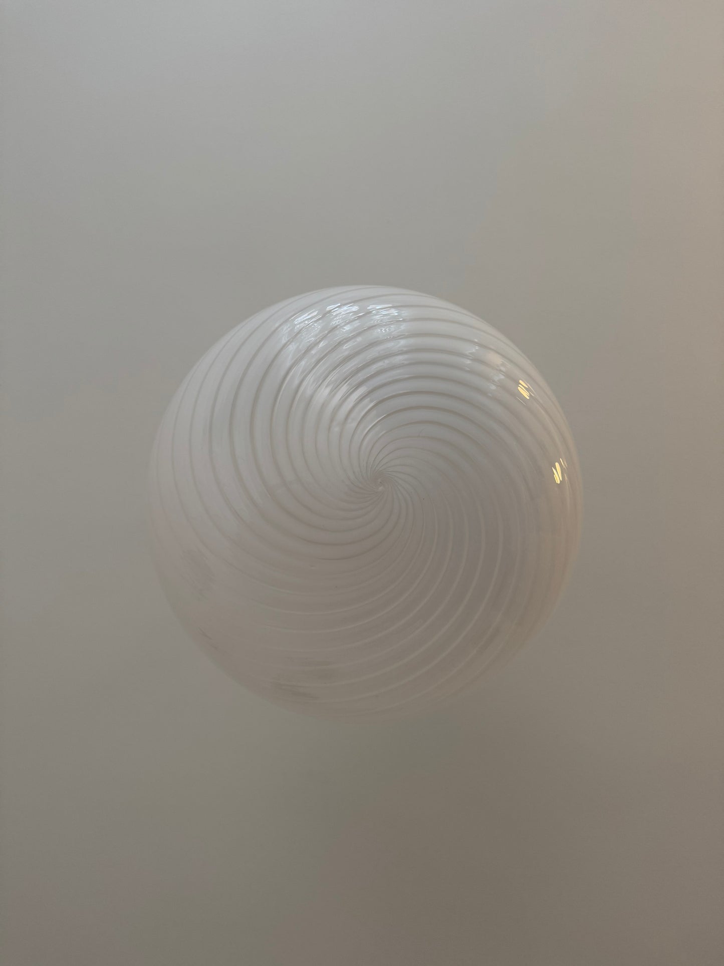 Murano pendel oval og i klassisk hvid swirl, 44 cm