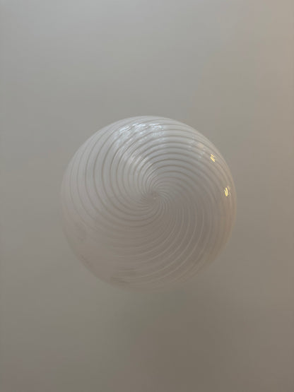 Murano pendel oval og i klassisk hvid swirl, 44 cm