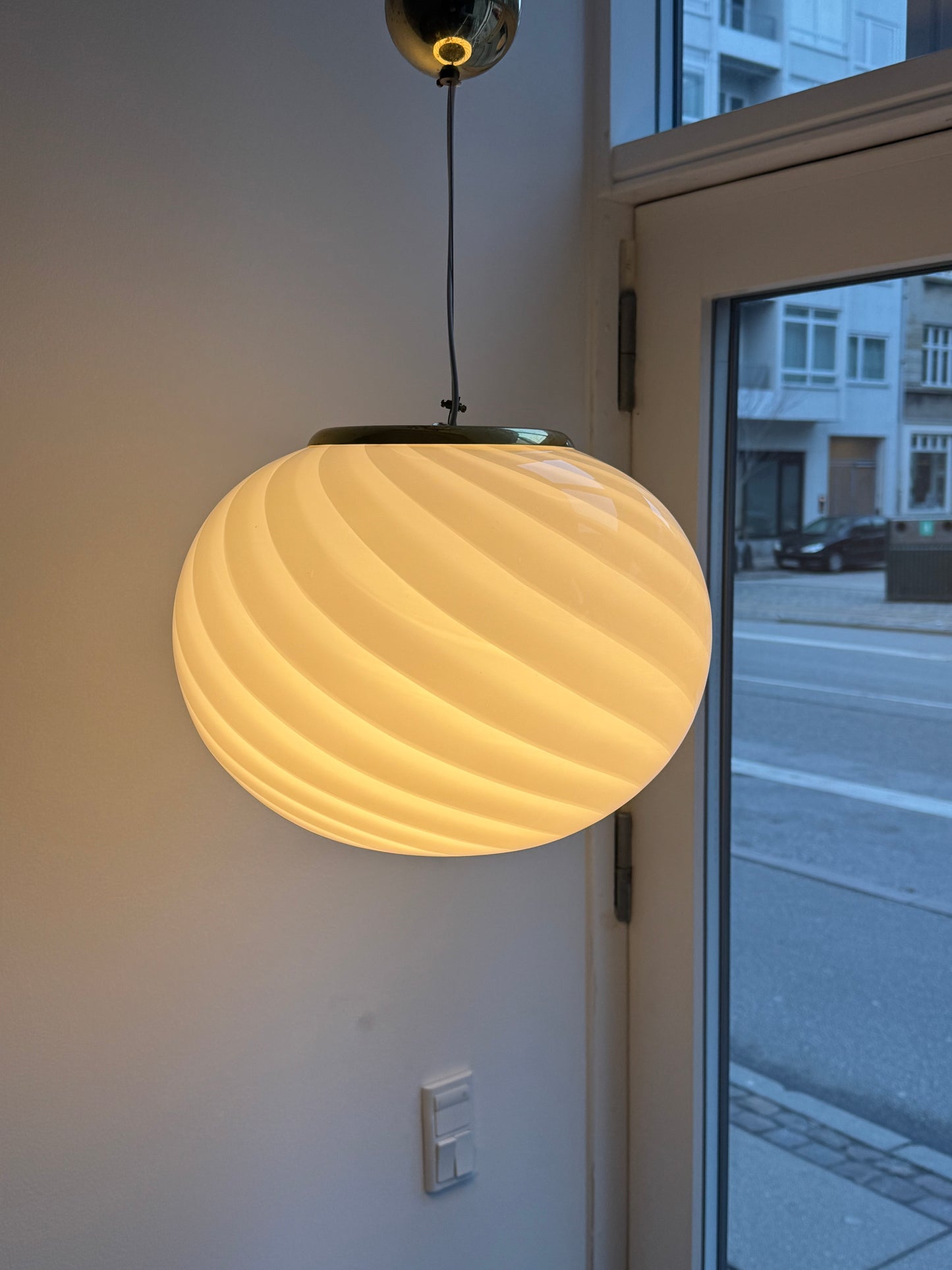 Oval white vintage Murano pendant lamp, 38 cm