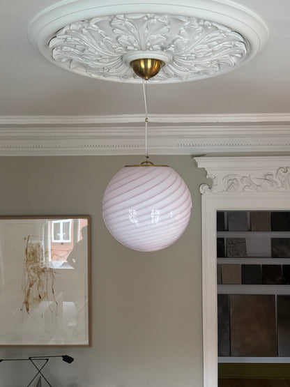 Lyserød Murano pendel i klassisk swirl, 30 cm