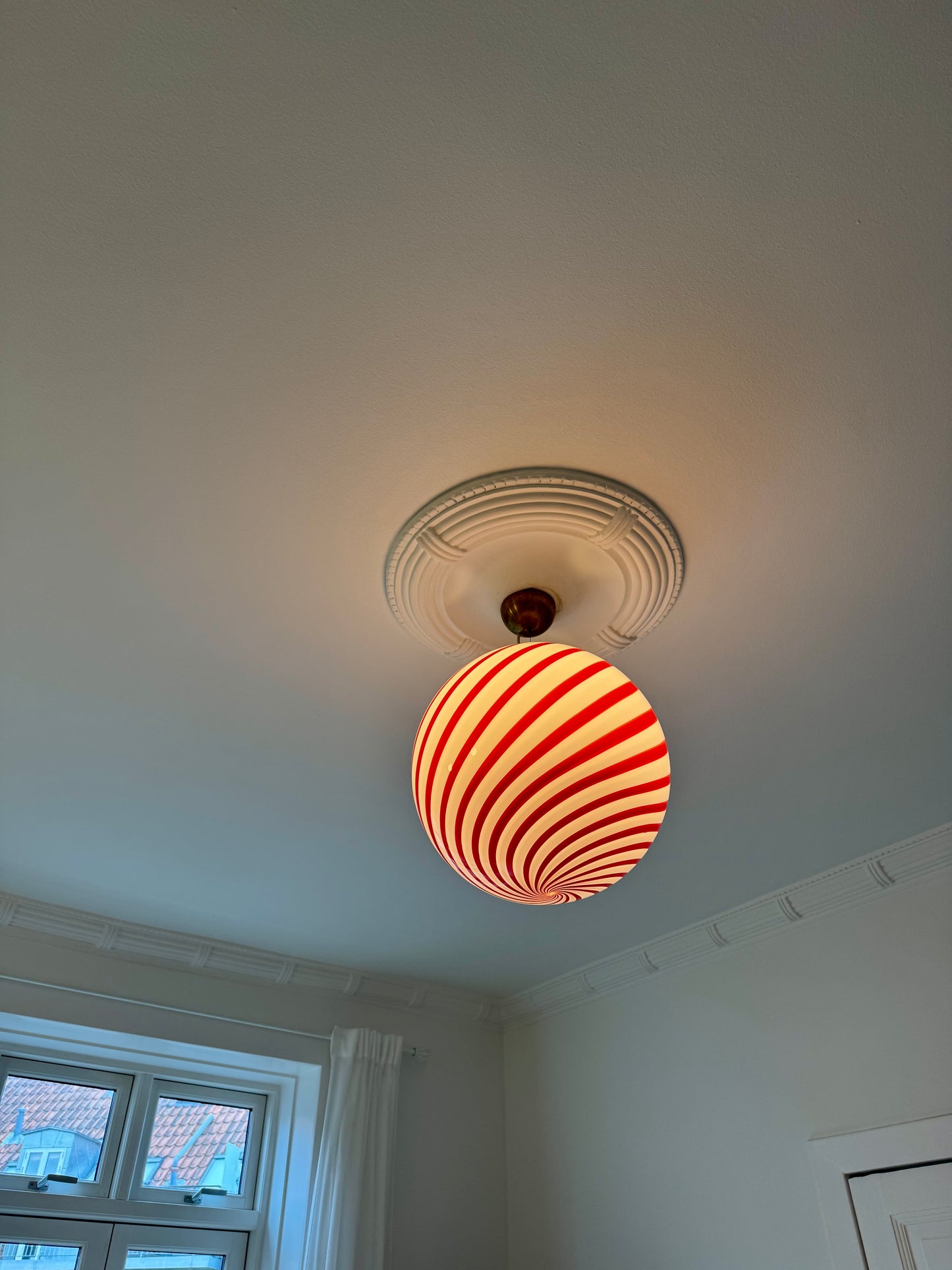 Smuk rød-stribet Murano pendel, 40 cm