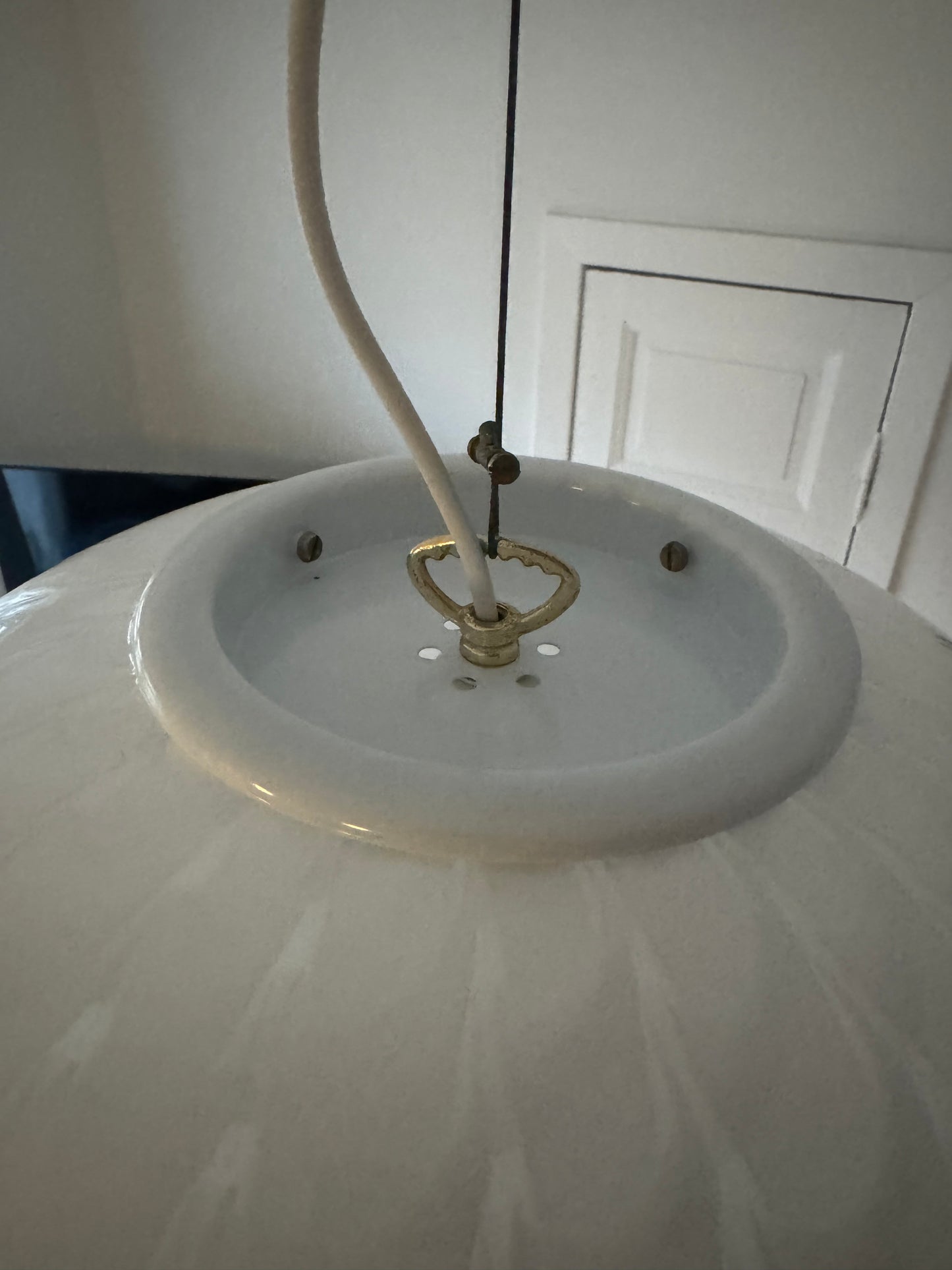 Vintage Murano pendant with peacock swirl, 43 cm