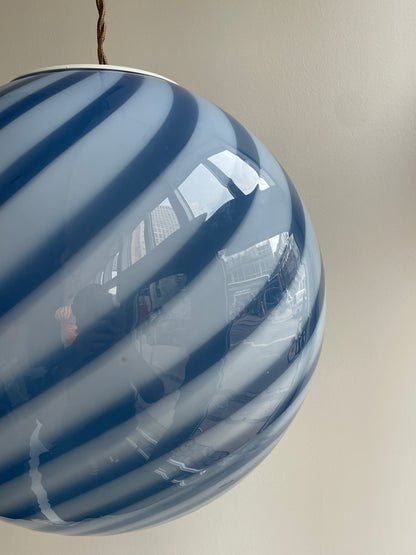Stor Murano pendel med blå swirl, 40 cm