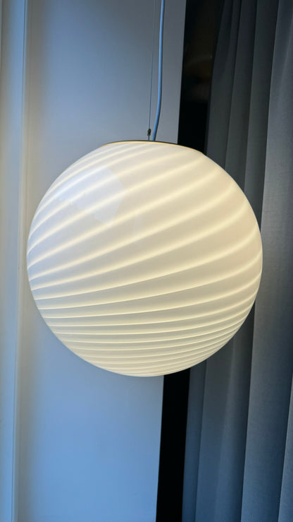 Murano pendant light round in classic white swirl, 40 cm