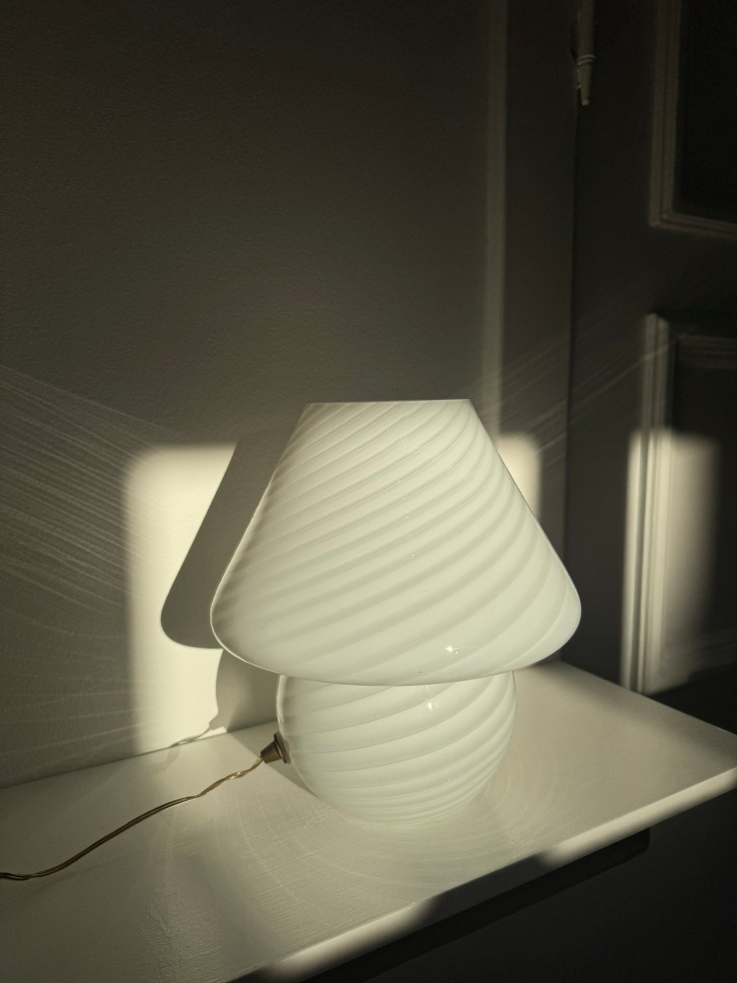 Vintage Murano mushroom i klassisk hvid swirl, 27 cm