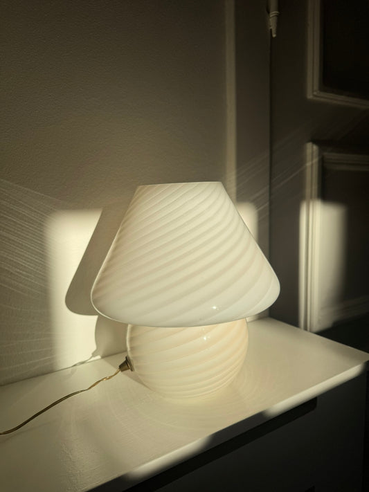Vintage Murano mushroom i klassisk hvid swirl, 27 cm