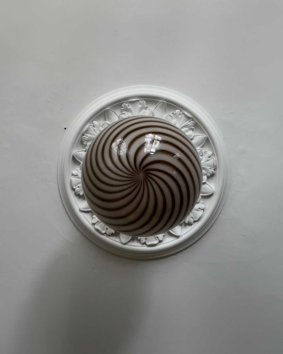Murano loftlampe i grå og brun swirl, 40 cm