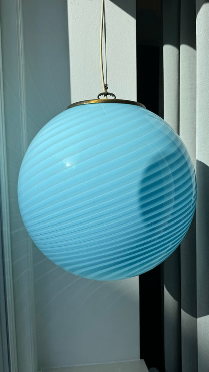 Murano round pendant with blue swirl and brass top, 40 cm