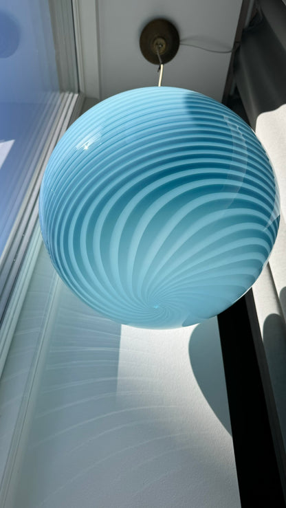 Murano round pendant with blue swirl and brass top, 40 cm