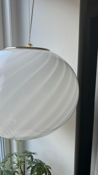 Murano oval pendant with white classic swirl, 40 cm