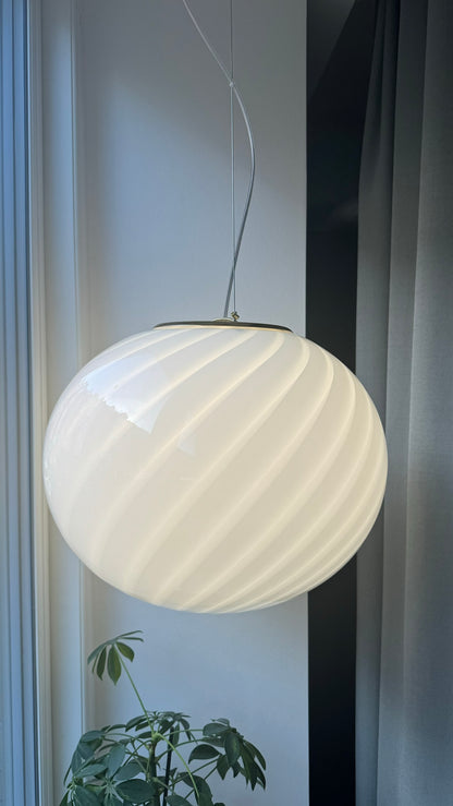 Murano oval pendant with white classic swirl, 40 cm