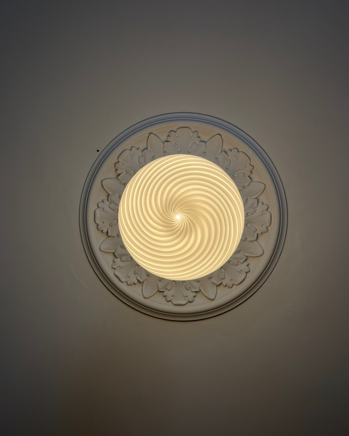 White Murano swirl pendant, 30 cm