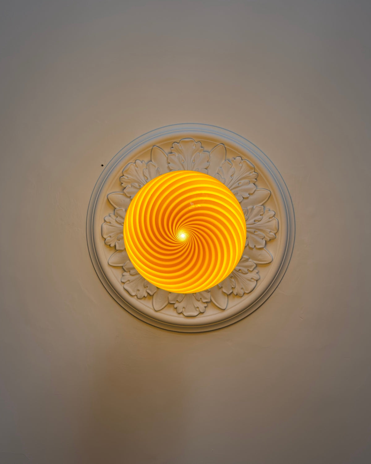 Murano pendant lamp with amber/dark yellow swirl, 30 cm
